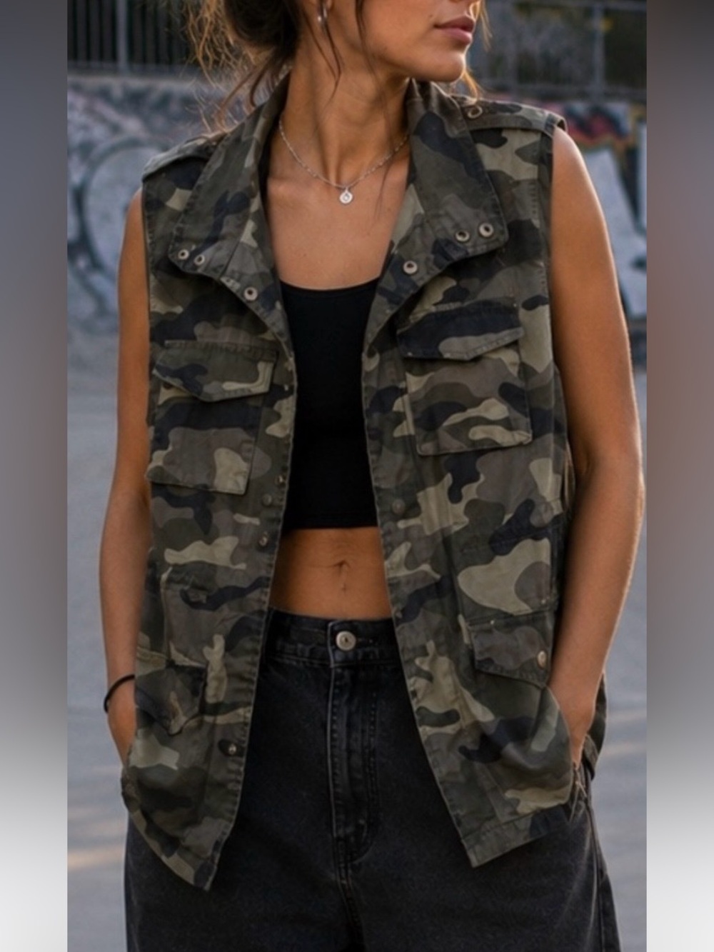 Love Tree Woodland Camo Utility/Cargo Vest 
Streetwear Grunge SZ MD EUC